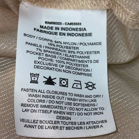 Women’s Nike Air Reflective Jacket - Picture 8 of 11